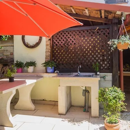 Nena Apartman 아파트